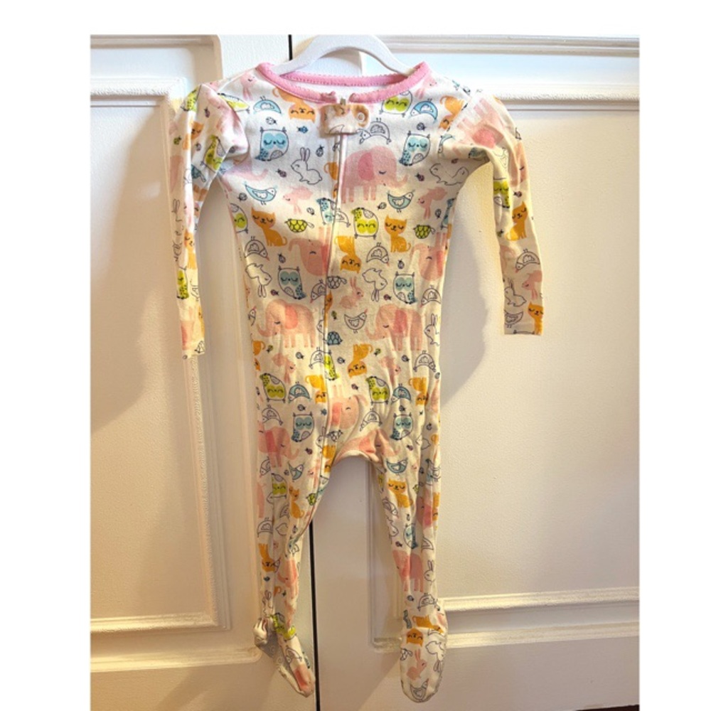 Carter’s Zippered Onesie Pajama size 18 months adorable critter pattern